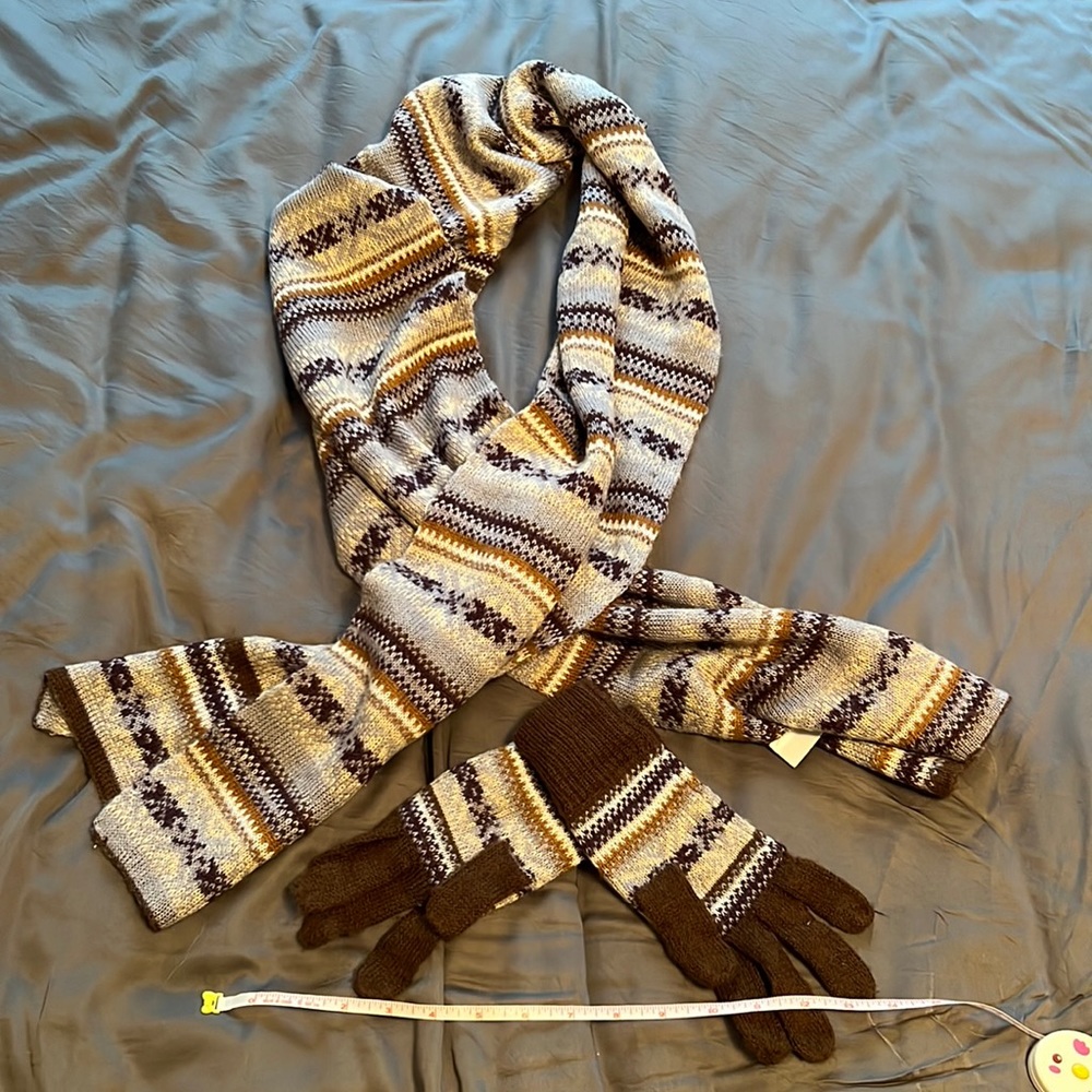 Scarf and glove set